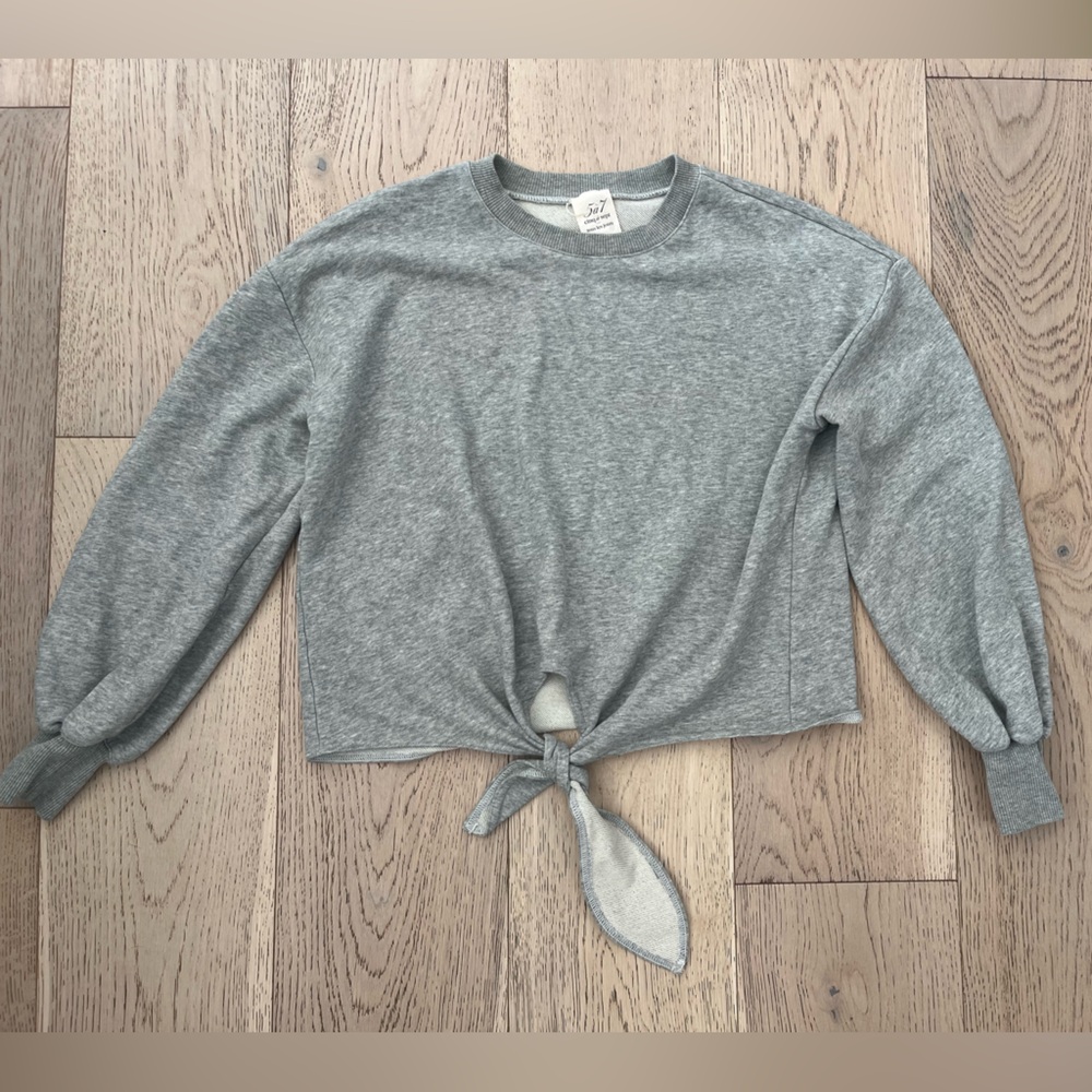 Cinq à Sept Light Gray Cropped Knit Top